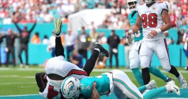Ewers throws 2 TDs as Dolphins beat Bucs 20-17 to force pivotal Week 18 NFC South matchup