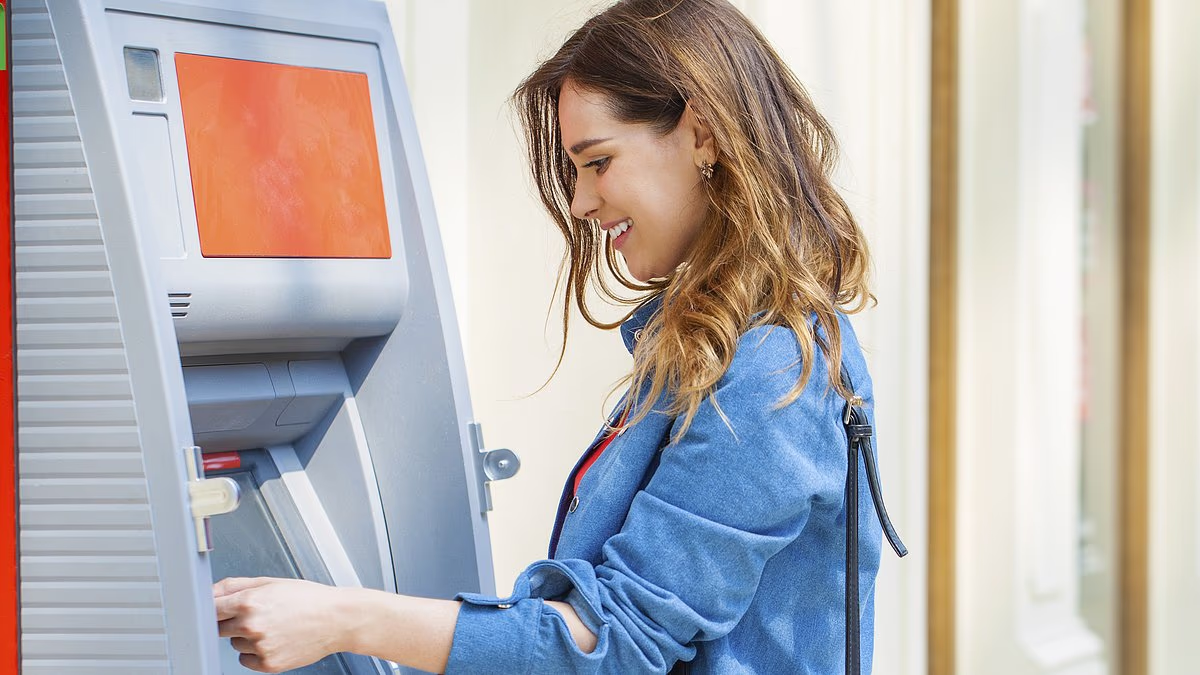 Fury as major US banks axe 311 branches in end of year massacre