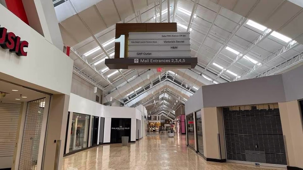 Ghost town mall in Democrat city goes up for sale