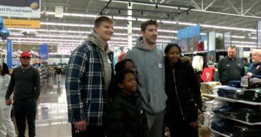 Illini football gives back to YoungLives moms for fourth-straight year