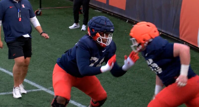 Illini’s Davis declares for NFL Draft, opts out of Music City Bowl