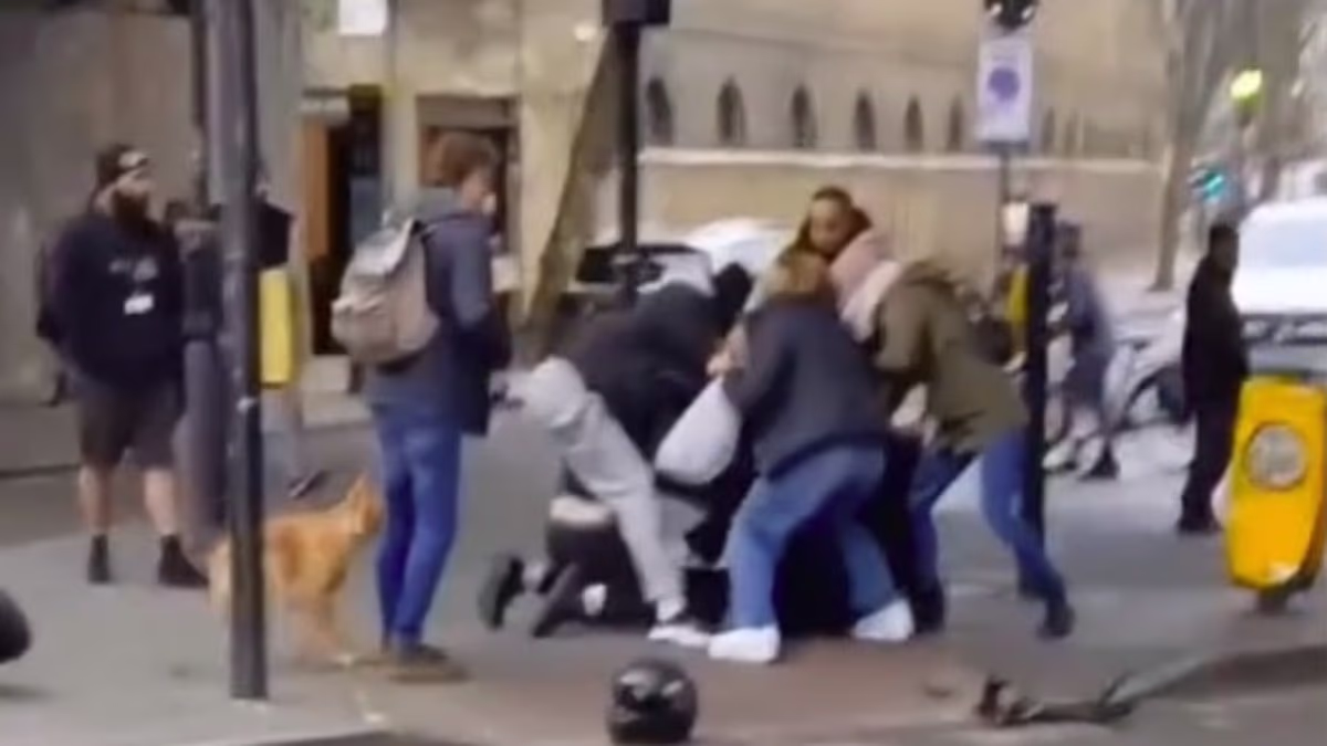 Incredible moment heroic bystanders chase after 'street thief' and pin him to the floor in Camden