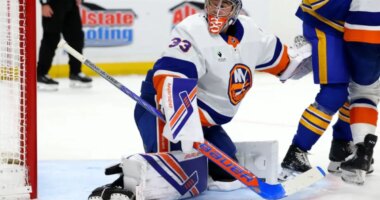 Islanders goalie rips questionable goal in loss: 'only guy who saw it was the ref'