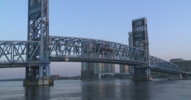 Jacksonville leaders look to make Main Street Bridge a national landmark