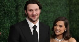 Josh Allen, Hailee Steinfeld announce pregnancy