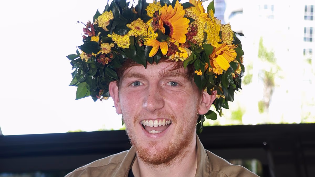 King of the Jungle AngryGinge receives a hero's welcome