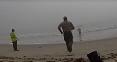 LA deputies caught on camera racing into foggy ocean to rescue disoriented paragliders
