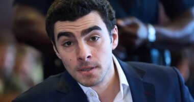 Luigi Mangione appears in Manhattan Criminal Court for an evidence hearing, Thursday , Dec. 18, 2025, in New York. (Curtis Means/Pool Photo via AP)