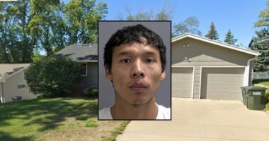 Man walked 20 minutes with a butcher knife in his head