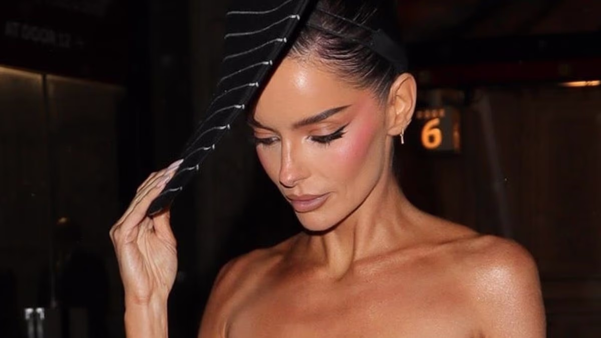 Maura Higgins shows off her six-pack at the Fashion Awards afterparty