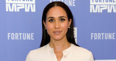 Meghan Markle Gives Her Ill Father A Middle Finger And Uses Harry As The Knife