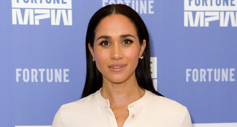 Meghan Markle Gives Her Ill Father A Middle Finger And Uses Harry As The Knife