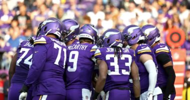 Minnesota Vikings team plane makes emergency landing en route to New York Giants game