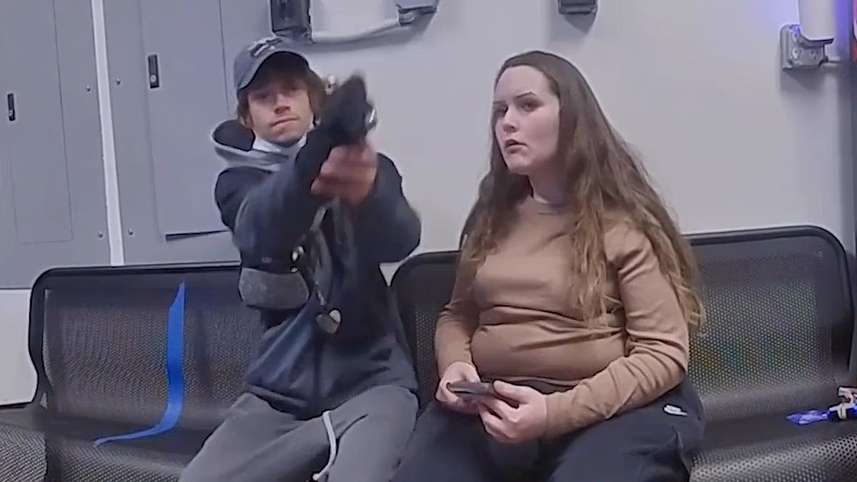 Moment shoplifter pulls out gun to shoot officer at point-blank range