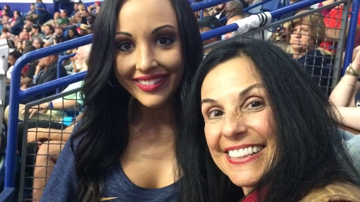 Mother of TV news anchor, 30, reveals way she found out daughter died