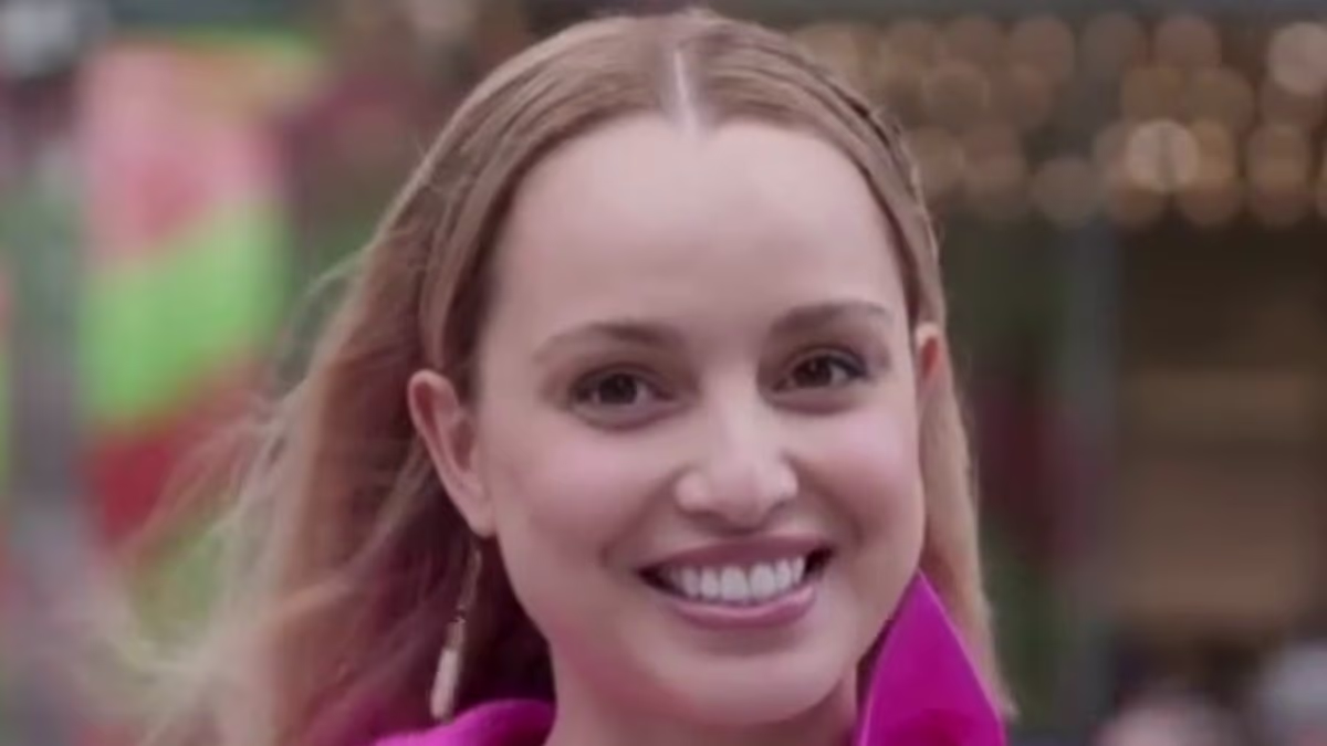 New Zealand news reporter left bloodied after being struck by a bird on camera