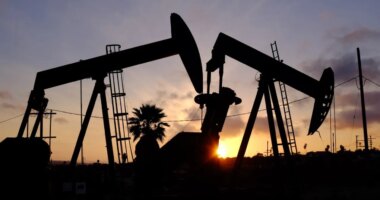 Oil prices drop to lowest point since 2021