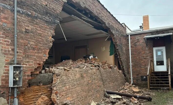 Paris finance business emptied of ‘critical items’ after exterior wall collapses