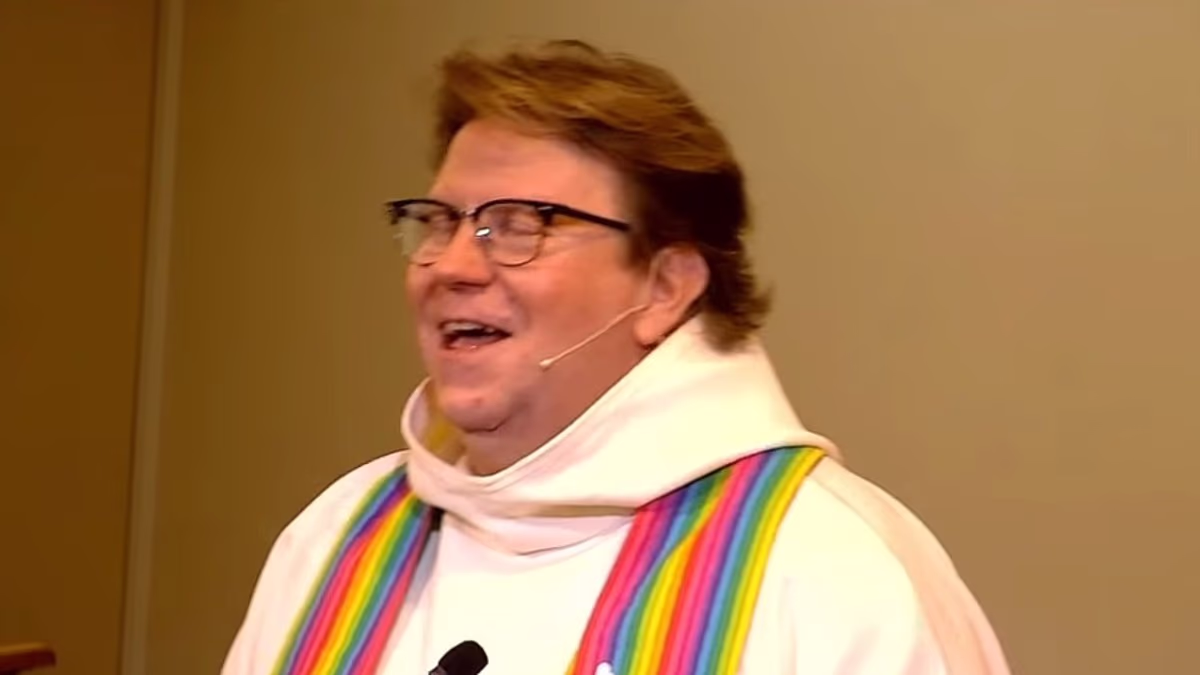 Pastor announces during sermon that he is transitioning into a woman