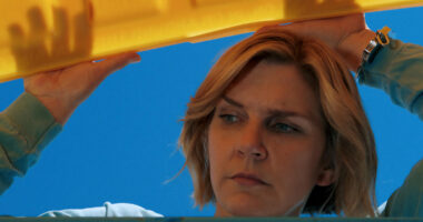 Pluribus Episode 6 Sets Up The Show's Funniest Cameo With A Truly Terrifying Opening