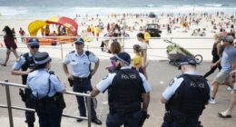 Police to carry guns 'you haven't seen before' at Sydney NYE celebrations