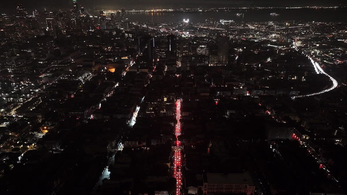 Power blackout leaves at least a third of San Francisco in darkness