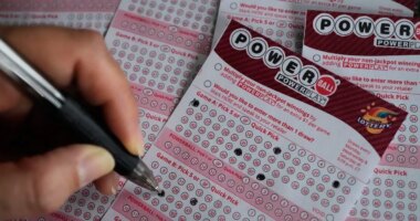 Powerball climbs to $1.25 billion after no one wins jackpot