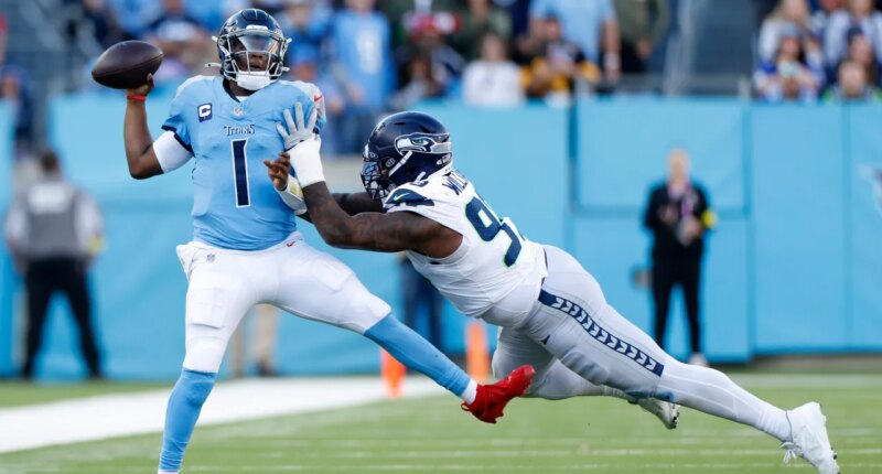 Rookie QBs meet as Titans visit Browns