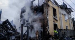 Russia strikes Ukraine ahead of Trump-Zelensky meeting