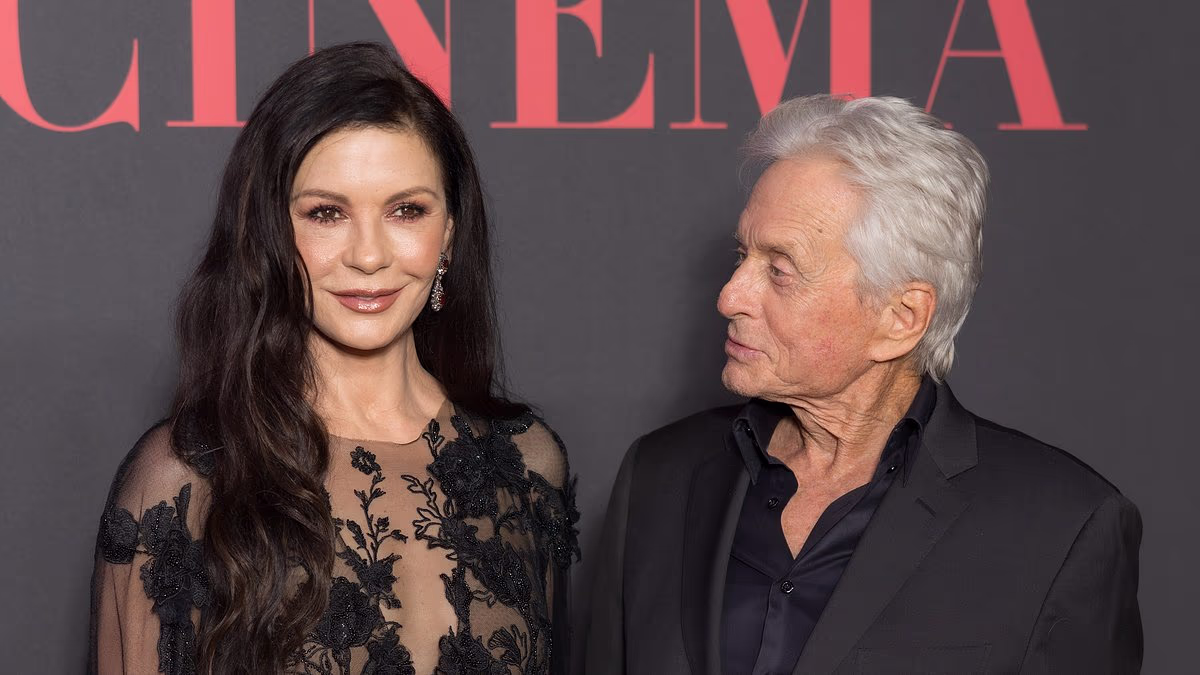 Scott Jennings offers to apologize to Catherine Zeta-Jones