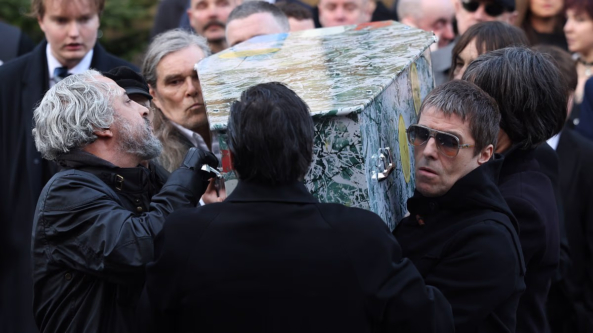 Stars' goodbye to Mani including Liam, David Beckham and Paul Weller