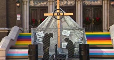 Texas church depicts Holy Family in cage wrapped in barbed wire in nativity display