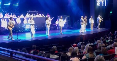 Thousands gather for Warren Church Christmas Eve services at Col. Co. Performing Arts Center