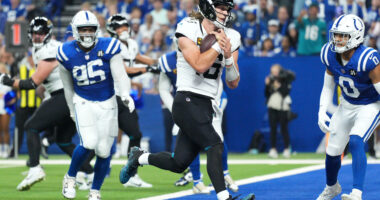 Trevor Lawrence runs for 2 scores as Jaguars close in on AFC South title with 23-17 win over Colts