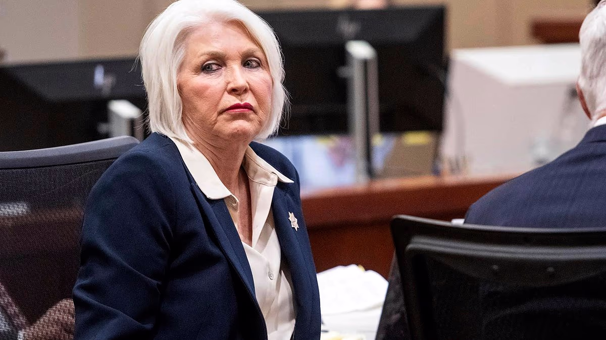 Trump attempts to pardon clerk who tried to help overturn election