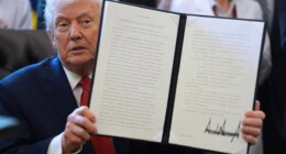 Trump signs executive order to expedite marijuana rescheduling