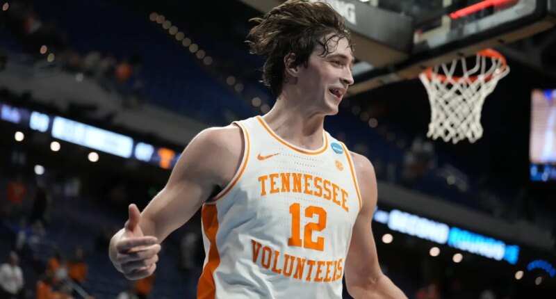 Vols forward Cade Phillips to undergo season-ending surgery