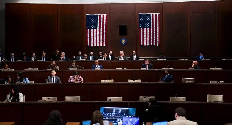 3 Democrats voted to hold the Clintons in contempt