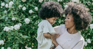 4 PARENTING RULES EXPERTS SAY SHOULD ALWAYS BE NON-NEGOTIABLE