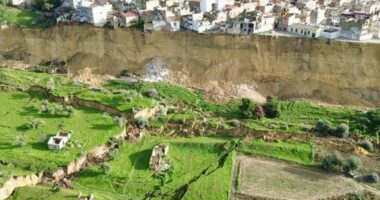 More than 1500 people have been forced to evacuate after a 4km-long landside in an idyllic Italian town left homes teetering on the edge of a cliffside.