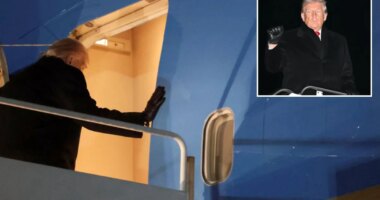 Air Force One forced to turn around shortly after Trump takes off for Davos