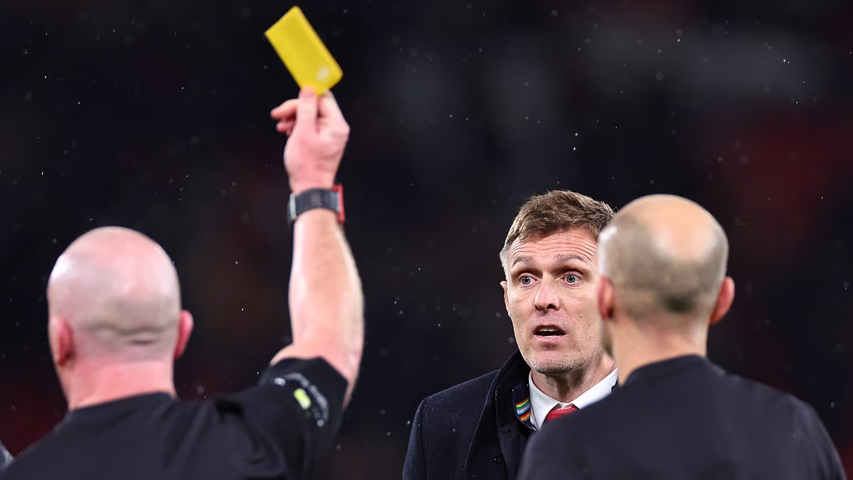Angry Man United caretaker boss Darren Fletcher confronts officials after dismal Man United defeat - as he hits out at 'poor refereeing'