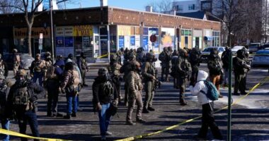 Federal agents stand near the site of a shooting Saturday, Jan. 24, 2026, in Minneapolis. (AP Photo/Abbie Parr)