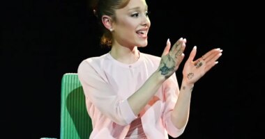 Ariana Grande trolls Vogue for Photoshop fail after she’s seen with 6 fingers: ‘Holy s–t’