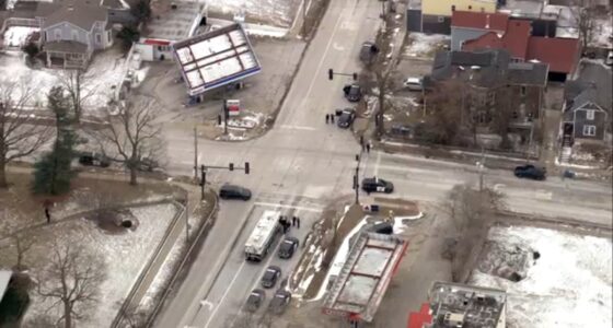 Aurora, Illinois news: Knife-wielding suspect shot, injured by police at South Broadway, North Avenue, officials say