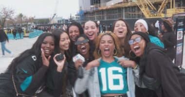 Chants of 'Duuuval' fill Downtown Jacksonville after Jaguars clinch division title