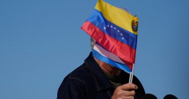 Cuba says 32 Cuban officers were killed in US operation in Venezuela that captured Nicolás Maduro