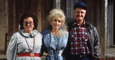 Dolly Parton's Siblings 'Grew to Hate' Seeing Their Dad Come Home After Drinking