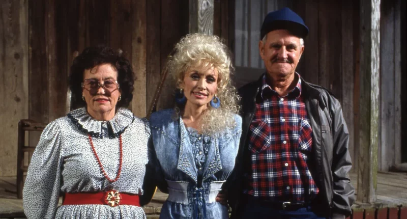Dolly Parton's Siblings 'Grew to Hate' Seeing Their Dad Come Home After Drinking