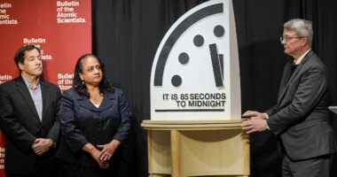 'Doomsday Clock' ticks closer to midnight over global threats, group says